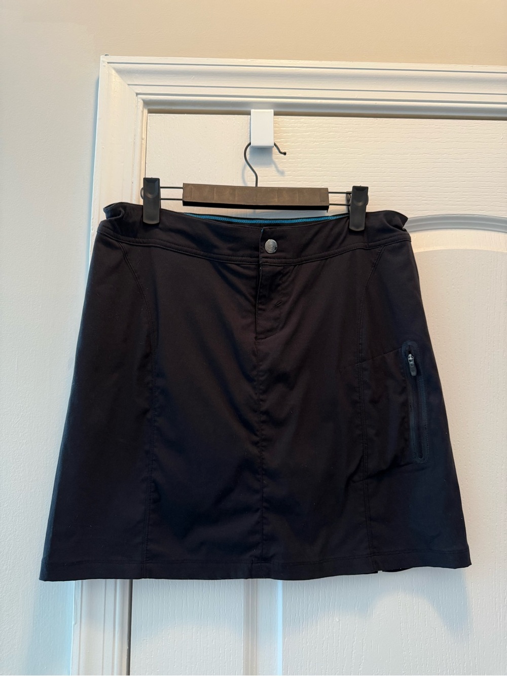Columbia Black Athletic Skort with Blue Contrast Stitching